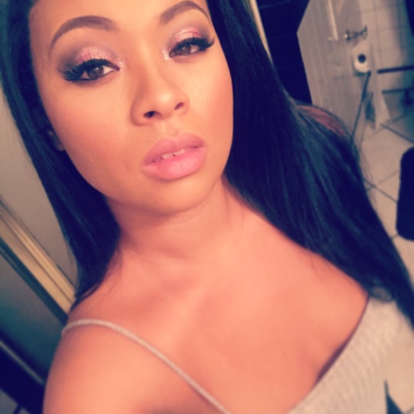 Meet your Posher, Tiara - Picture 2 of 2